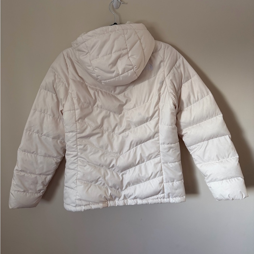 The North Face Women's White Puffer Jacket - Picture 2 of 4